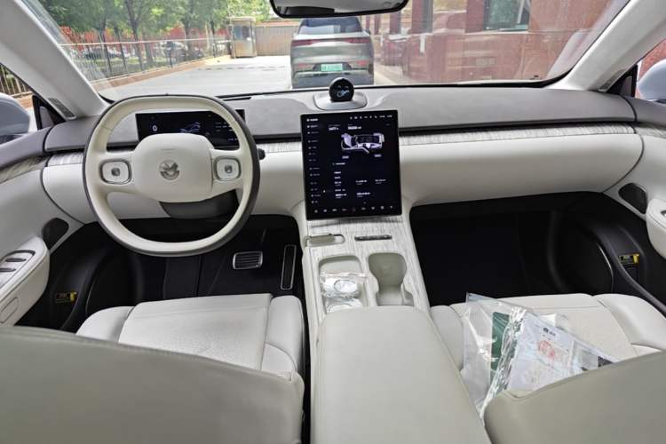 Used Nio ET7 2022 100kWh First Edition Center Console