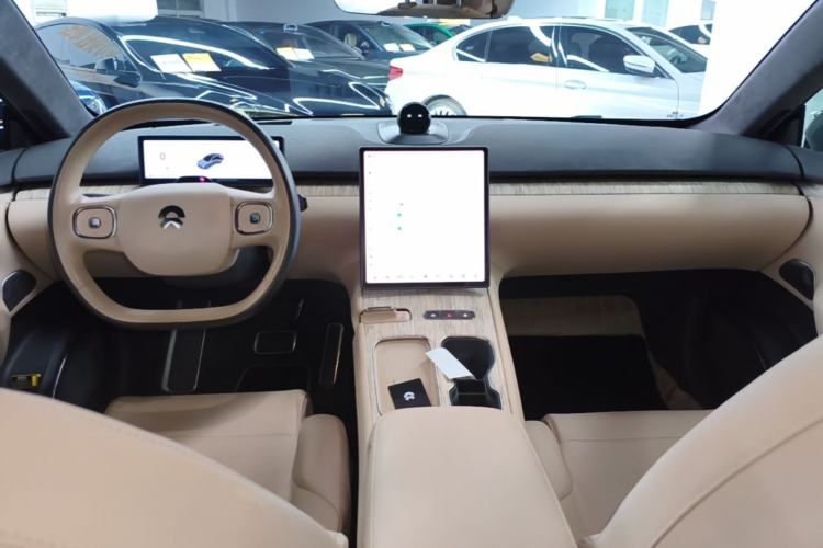Used Nio ET7 2022 75 kWh Center Console