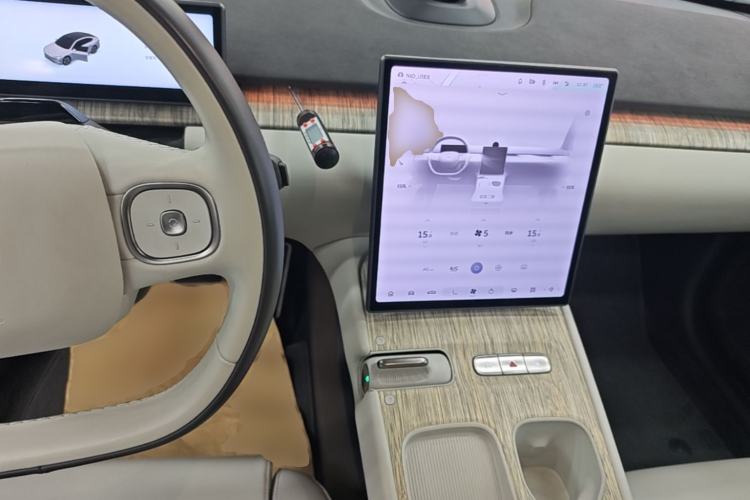 Used Nio ET7 2022 75 kWh Center Console