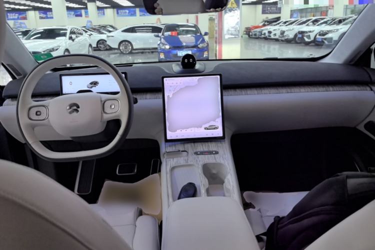 Used Nio ET7 2022 75 kWh Center Console