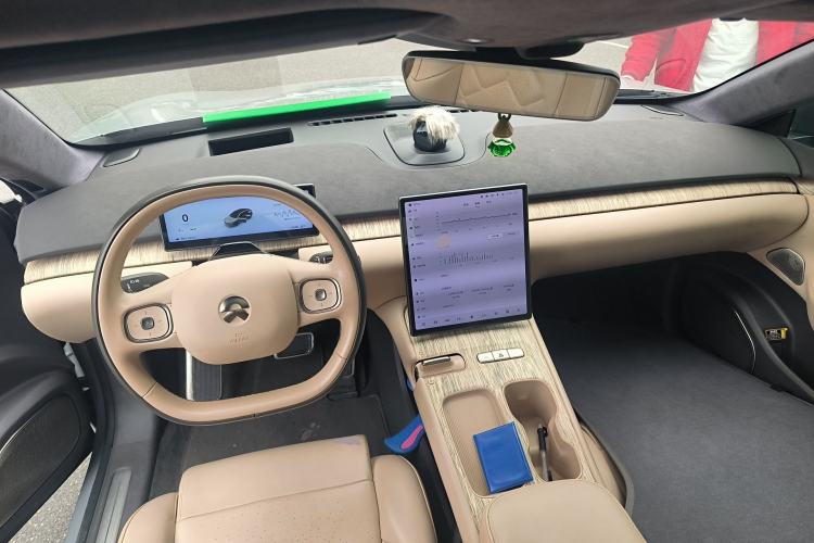 Used Nio ET7 2022 100 kWh Center Console