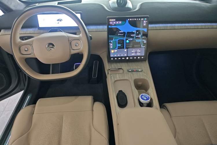 Used Nio ET7 2022 75 kWh Center Console