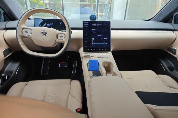 Used Nio ET7 2022 75 kWh Center Console