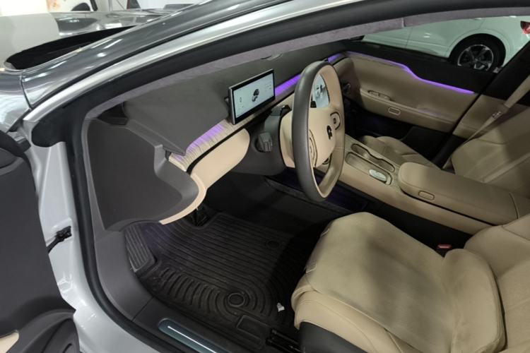 Used Nio ET7 2022 75 kWh Driver Seat