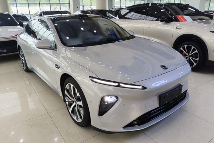 Used Nio ET7 2022 75 kWh Front Right 45 Deg