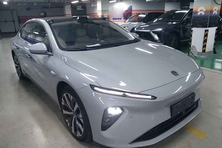 Used Nio ET7 2022 75 kWh Front Right 45 Deg