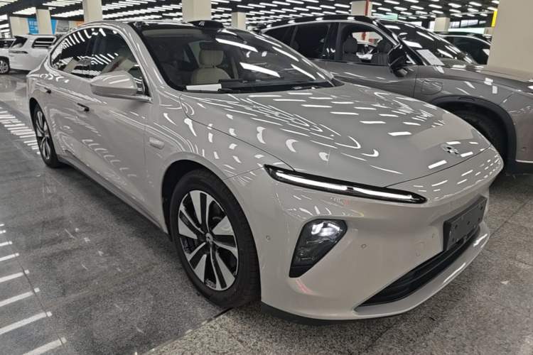 Used Nio ET7 2022 75 kWh Front Right 45 Deg