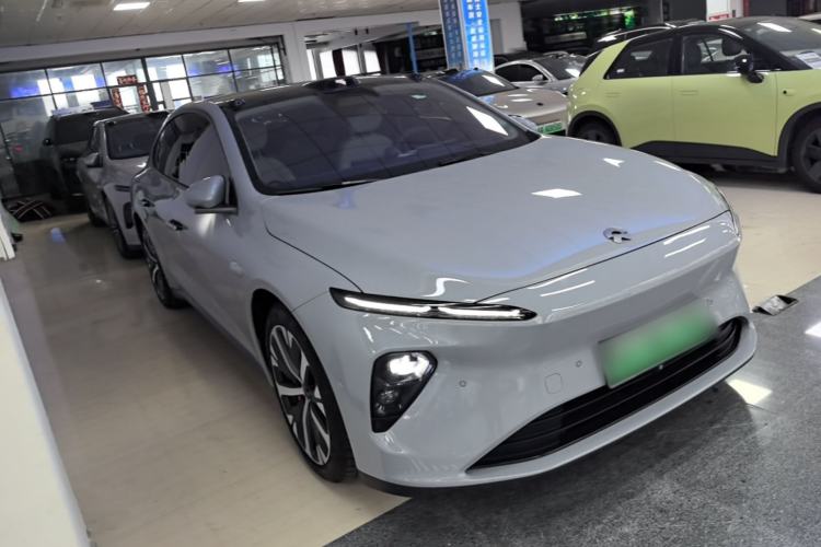 Used Nio ET7 2022 75 kWh Front Right 45 Deg