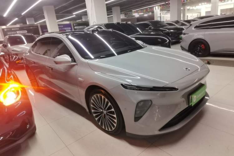 Used Nio ET7 2022 75 kWh Front Right 45 Deg
