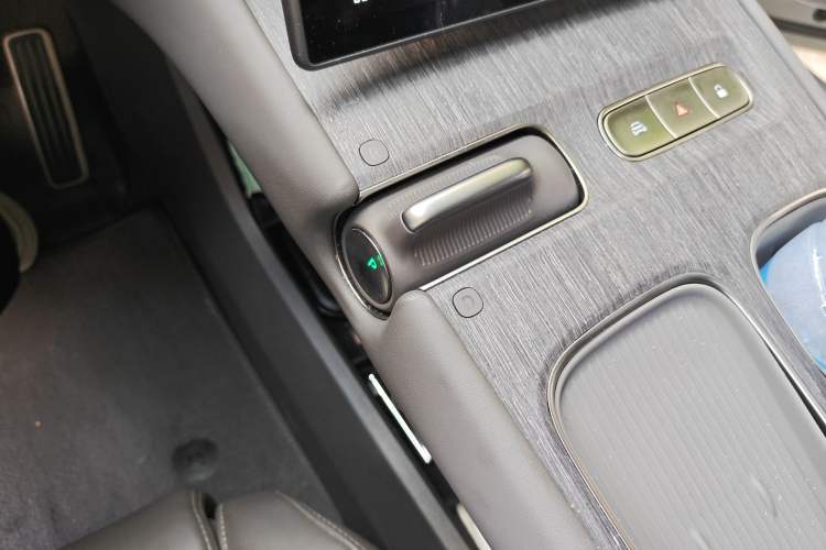Used Nio ET7 2022 100 kWh Gear Lever