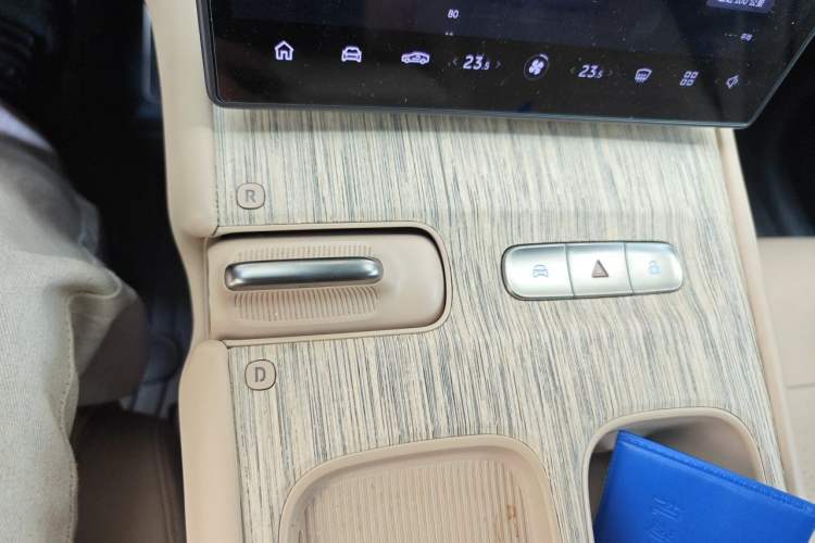Used Nio ET7 2022 75 kWh Gear Lever