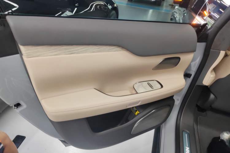 Used Nio ET7 2022 75 kWh Interior 8