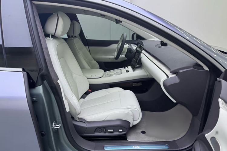 Used Nio ET7 2022 75 kWh Interior 8