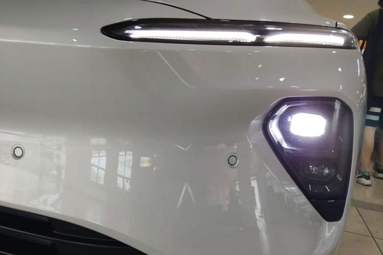 Used Nio ET7 2022 75 kWh Left Front Headlight