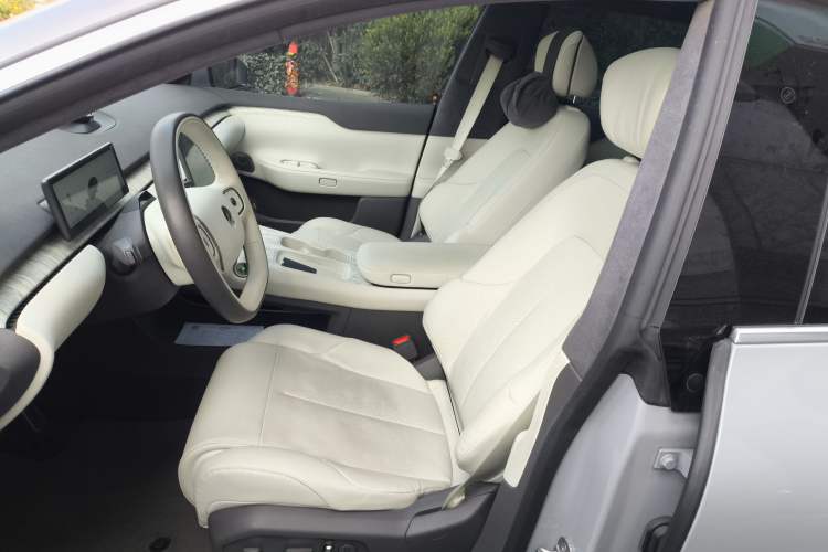 Used Nio ET7 2022 75 kWh Left Front Seat