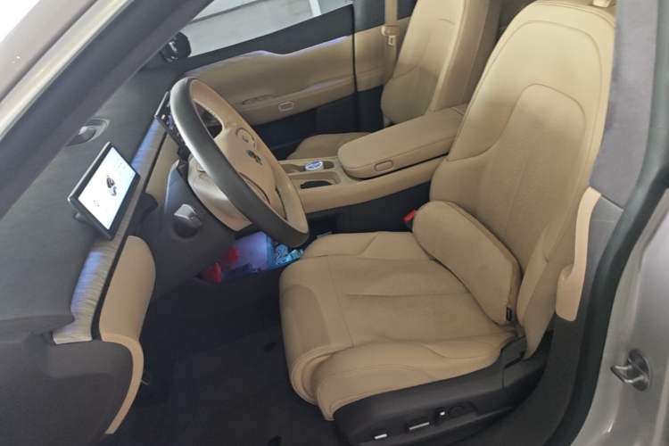 Used Nio ET7 2022 75 kWh Left Front Seat