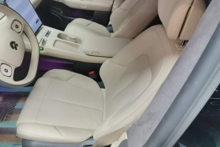 Used Nio ET7 2022 75 kWh Left Front Seat