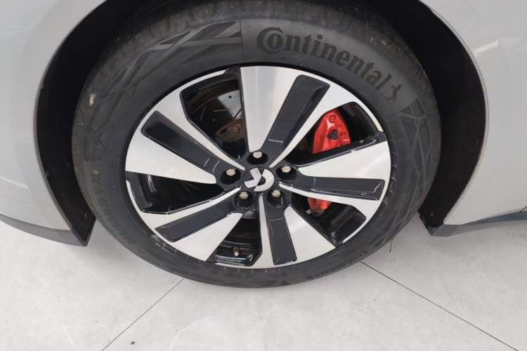 Used Nio ET7 2022 75 kWh Left Front Wheel Hub