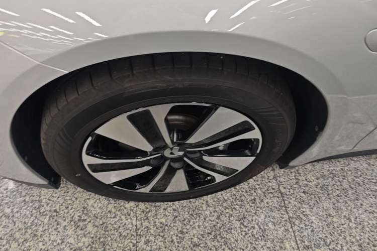 Used Nio ET7 2022 75 kWh Left Front Wheel Hub