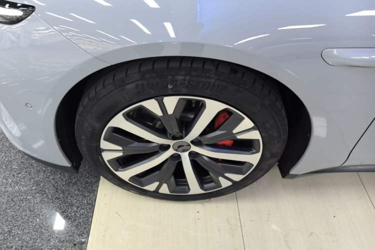 Used Nio ET7 2022 75 kWh Left Front Wheel Hub