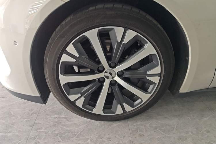 Used Nio ET7 2022 75 kWh Left Front Wheel Hub