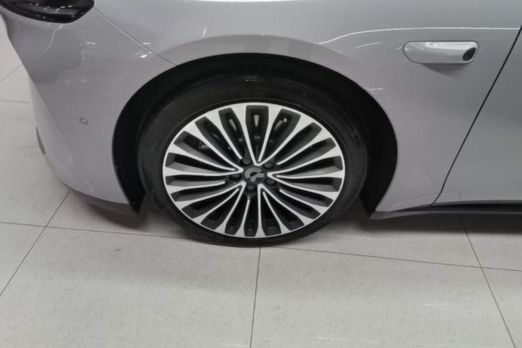 Used Nio ET7 2022 75 kWh Left Front Wheel Hub