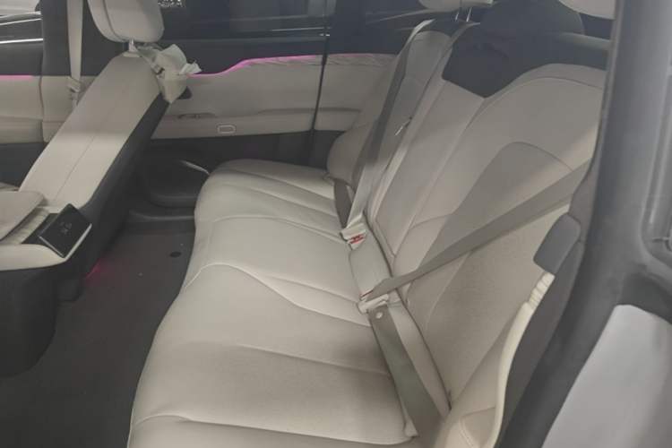 Used Nio ET7 2022 75 kWh Left Rear Seat