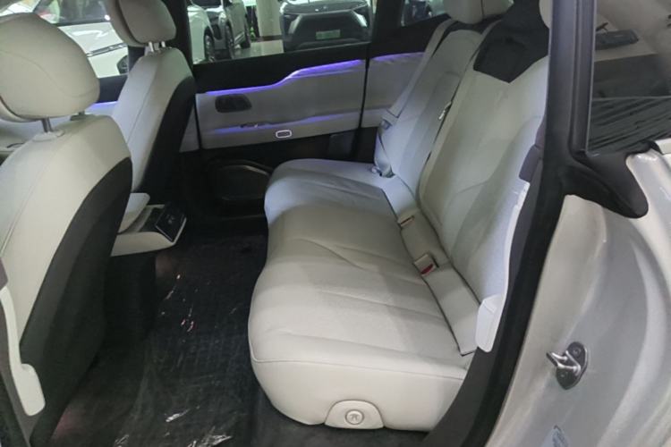 Used Nio ET7 2022 75 kWh Left Rear Seat