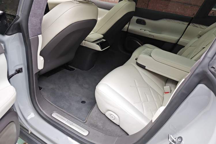 Used Nio ET7 2022 100kWh First Edition Left Rear Seat