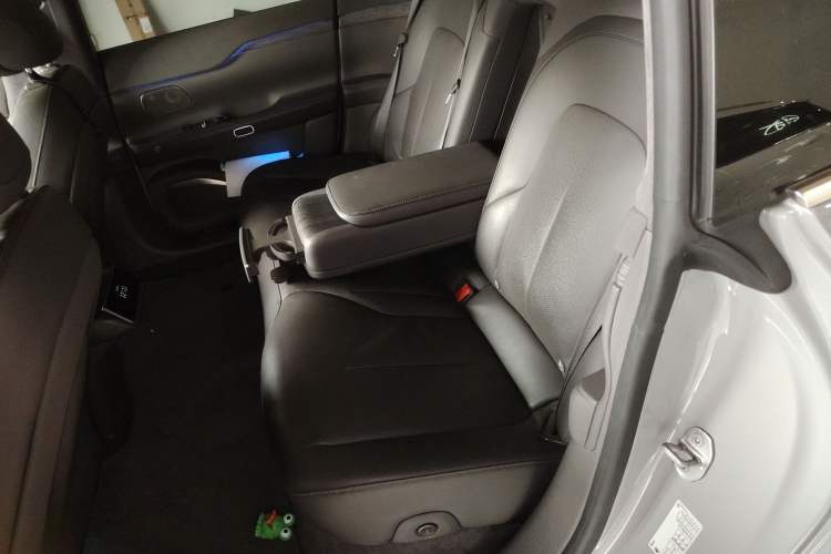 Used Nio ET7 2022 75 kWh Left Rear Seat