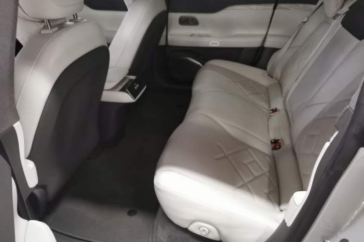 Used Nio ET7 2022 75 kWh Left Rear Seat