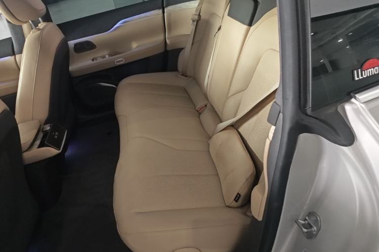 Used Nio ET7 2022 75 kWh Left Rear Seat
