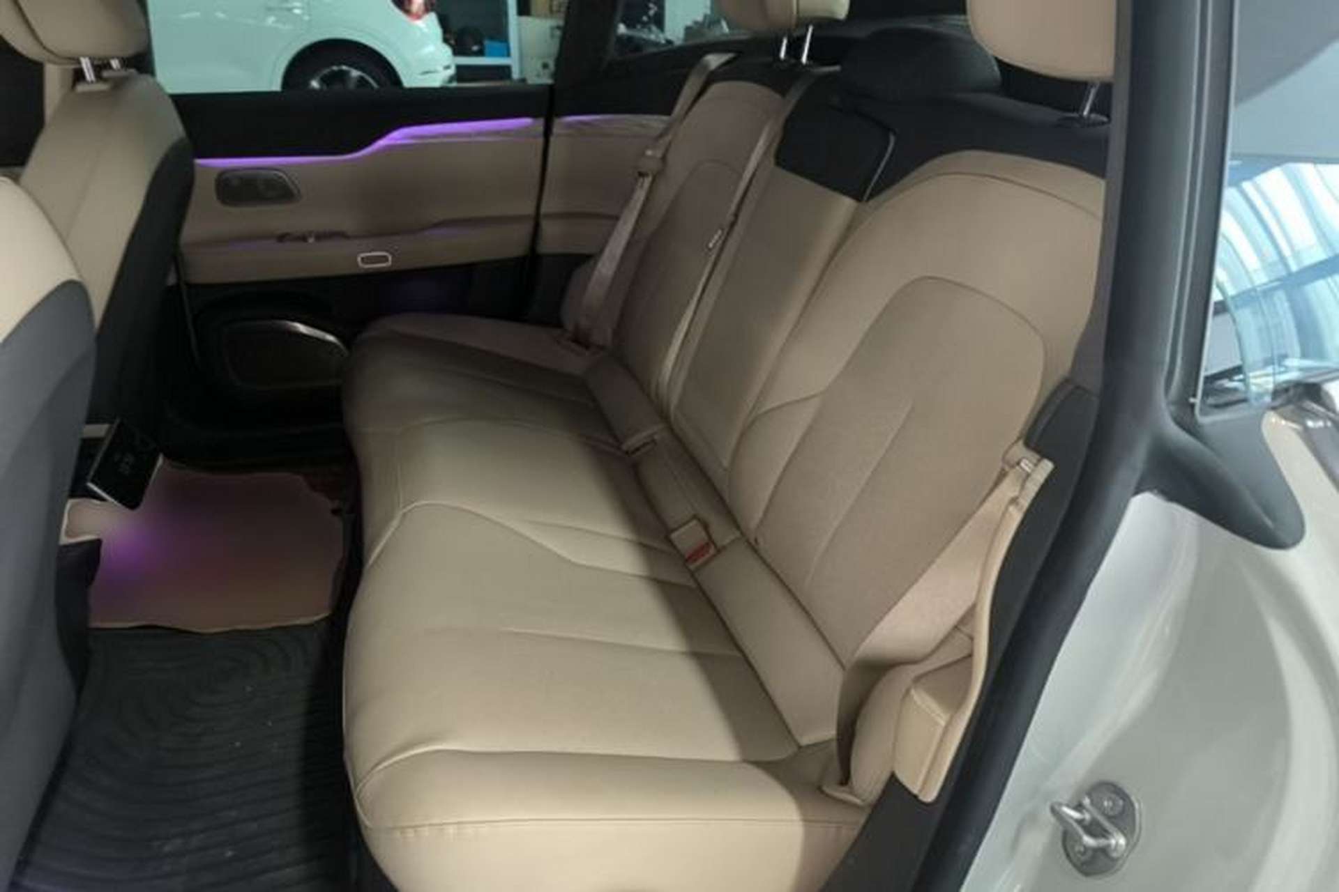 Used Nio ET7 2022 75 kWh Left Rear Seat
