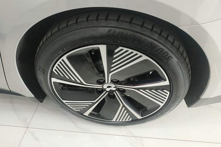 Used Nio ET7 2022 100kWh First Edition Left Rear Wheel Hub
