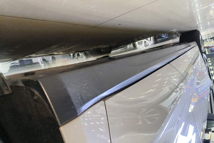 Used Nio ET7 2022 75 kWh Left Side Sill