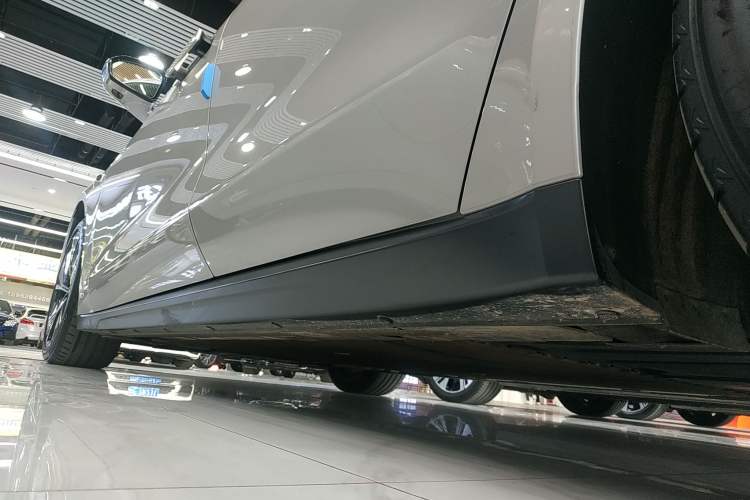 Used Nio ET7 2022 100kWh First Edition Left Side Sill