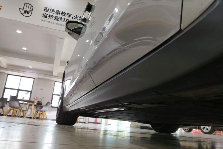 Used Nio ET7 2022 75 kWh Left Side Sill