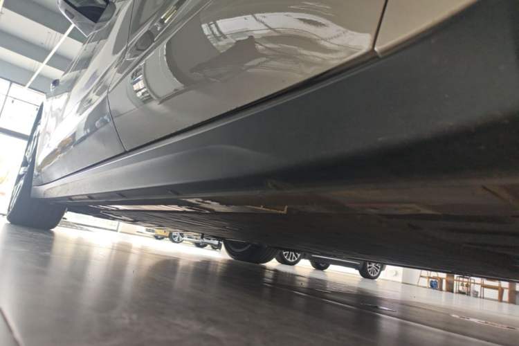 Used Nio ET7 2022 75 kWh Left Side Sill