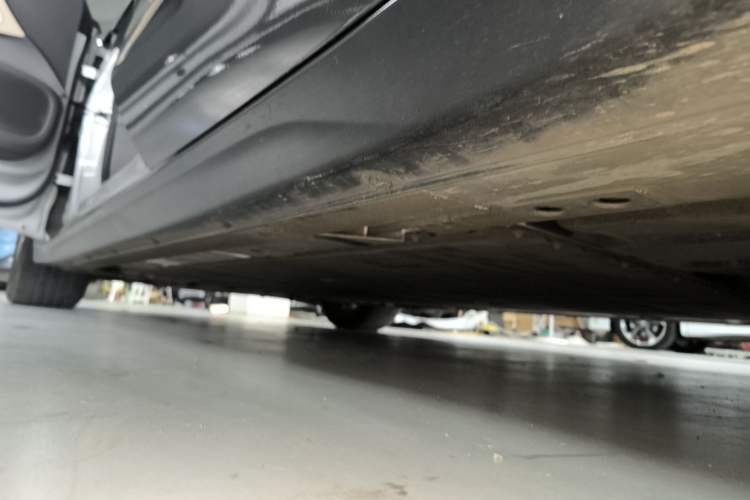 Used Nio ET7 2022 75 kWh Left Side Sill