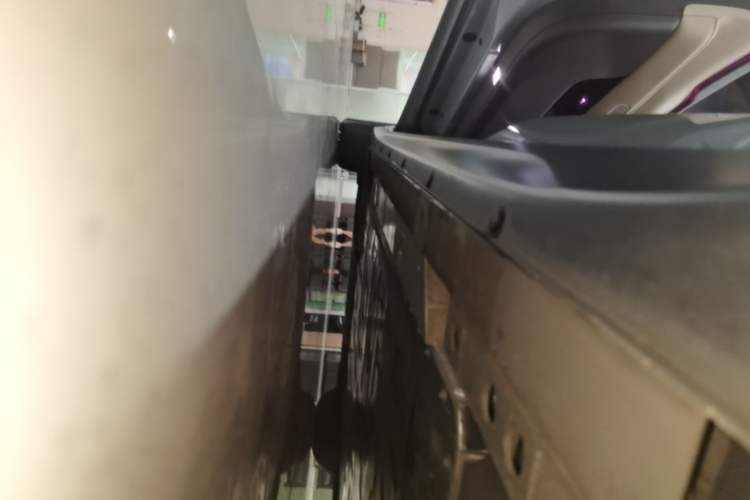Used Nio ET7 2022 75 kWh Left Side Sill