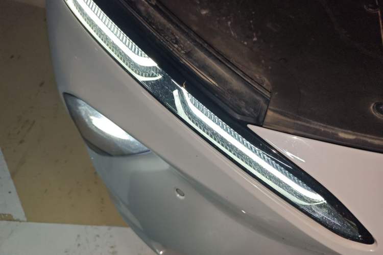 Used Nio ET7 2022 75 kWh Right Front Headlight