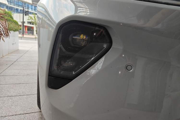 Used Nio ET7 2022 75 kWh Right Front Headlight