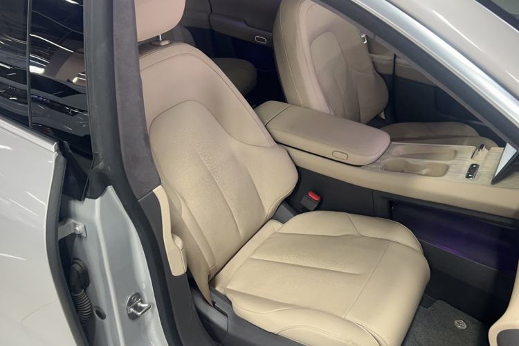 Used Nio ET7 2022 75 kWh Right Front Seat