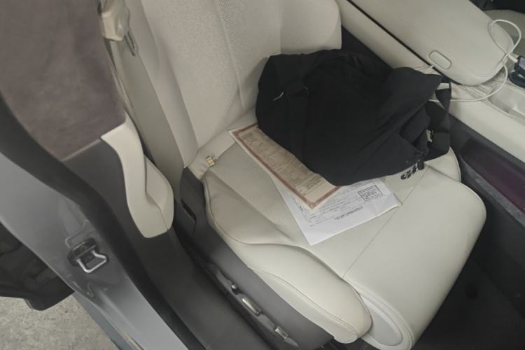 Used Nio ET7 2022 75 kWh Right Front Seat