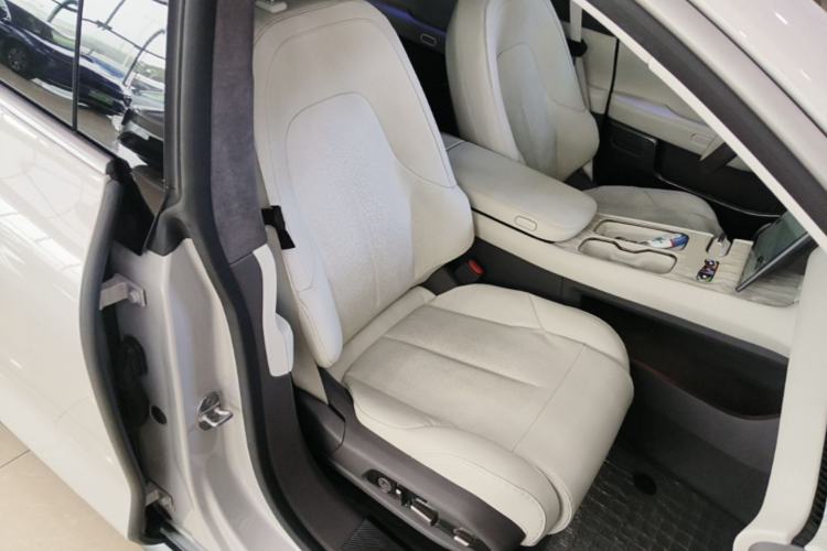 Used Nio ET7 2022 75 kWh Right Front Seat