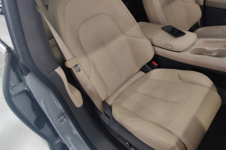 Used Nio ET7 2022 75 kWh Right Front Seat