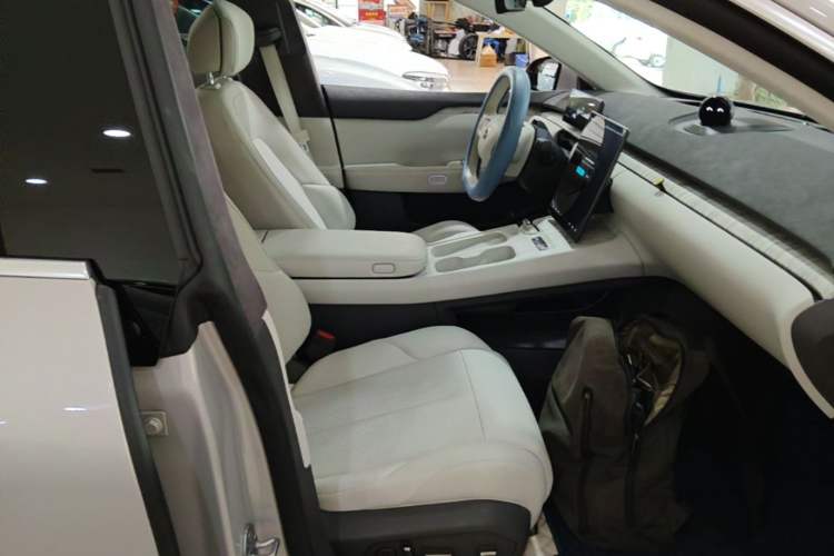 Used Nio ET7 2022 75 kWh Right Front Seat