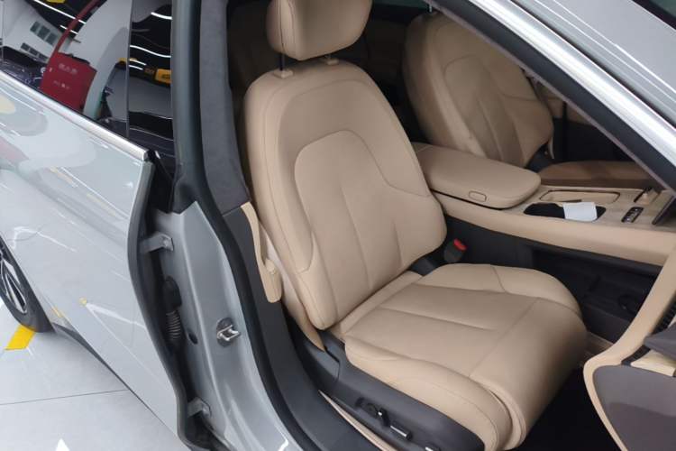 Used Nio ET7 2022 75 kWh Right Front Seat