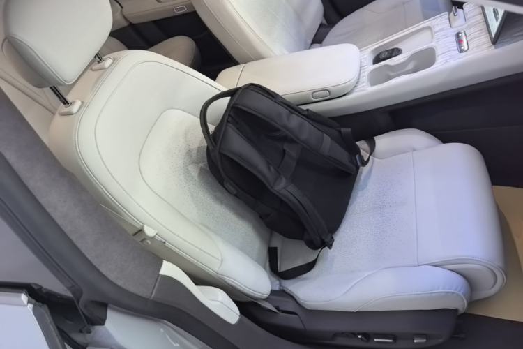 Used Nio ET7 2022 75 kWh Right Front Seat