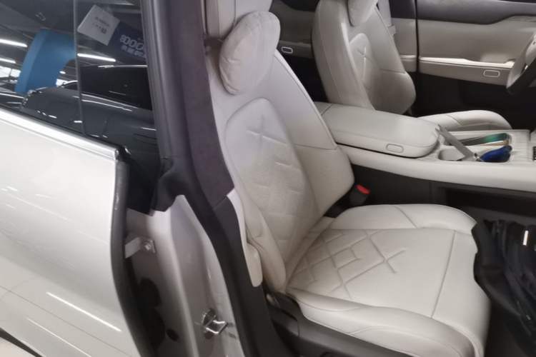 Used Nio ET7 2022 75 kWh Right Front Seat